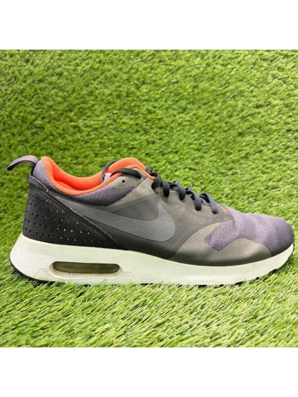 Nike Air Max Tavas Mens Size 9 Black White Athletic Running Shoes Sneakers